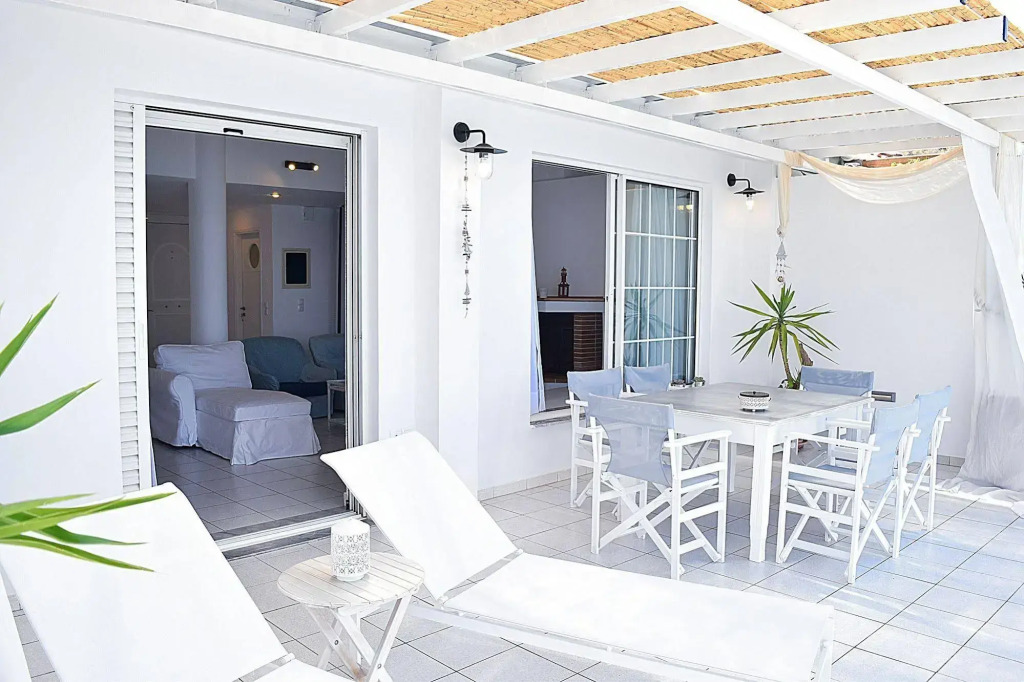 Meli Apartments & Villas