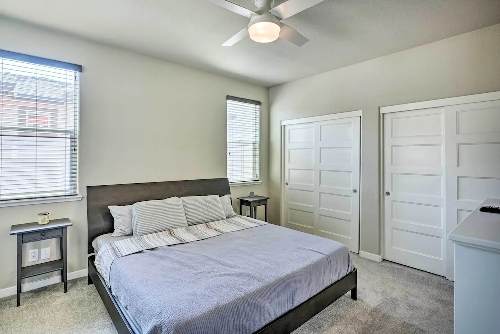 Pet-friendly Elk Grove Retreat w/ Balcony!