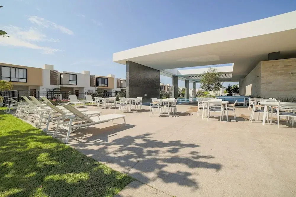 Stunning Family House 5 Min From Beach
