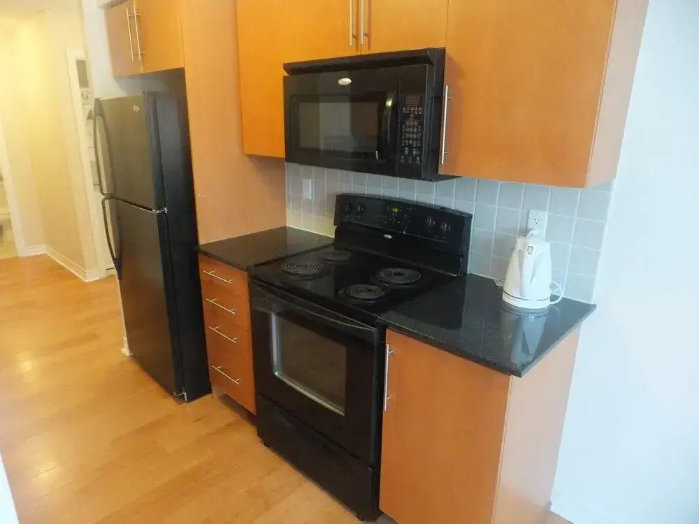 Sarkar Suites - 310 Burnhamthorpe Road
