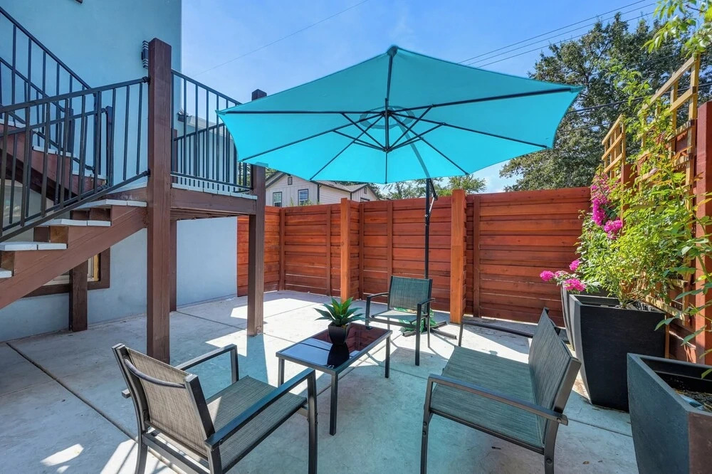Walk to UC Davis Medical Center! Duplex w/ Patio
