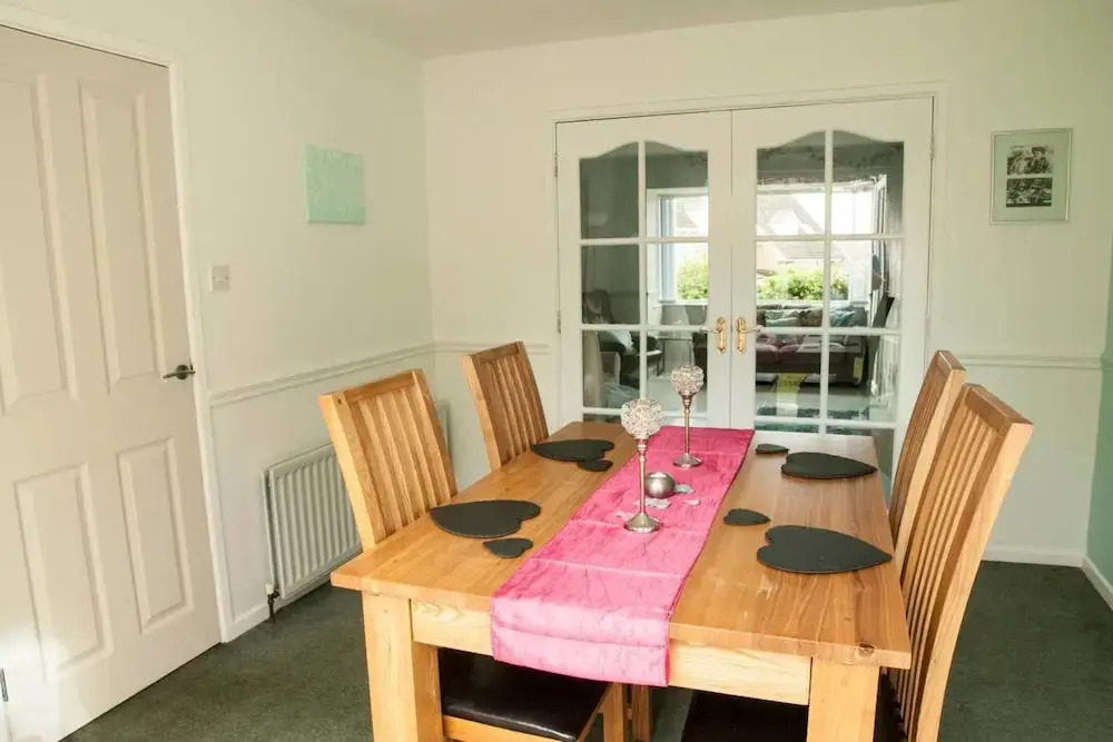 Elegant 3-Bed House w/ Garden