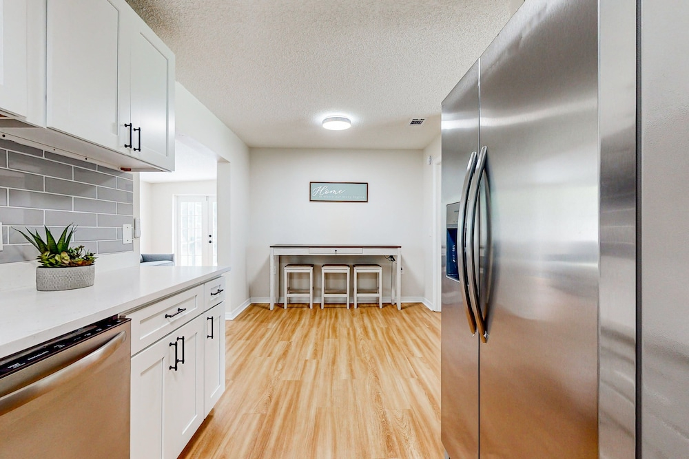 Single-story House With Private Pool, Alfresco Dining, & Lanai - Dog-friendly