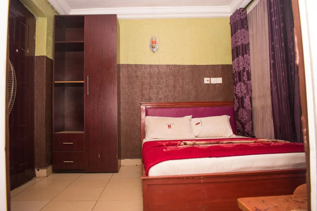 Goldlux Hotel