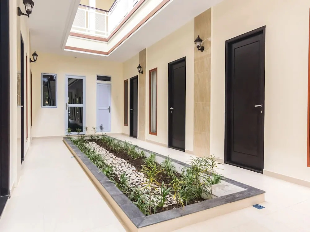OYO Life 2735 Graha Nirwana