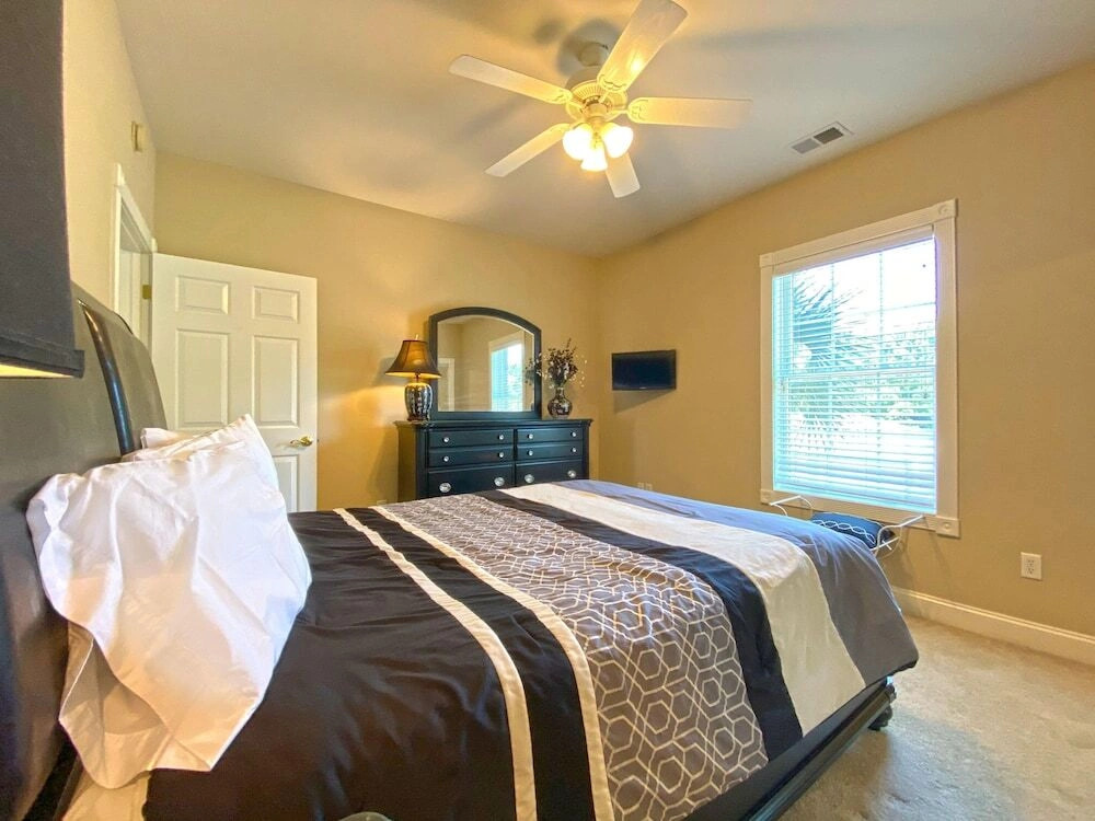 Magnolia Pointe Three-bedroom Apartment 201-4821
