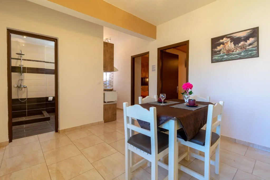 Akis Villa Studios & Apartments with Pool