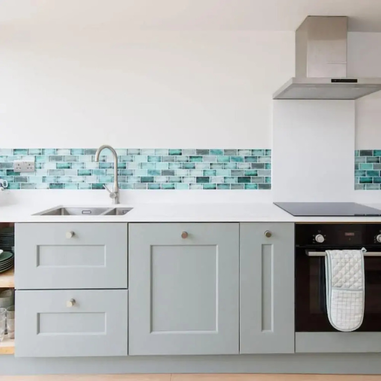 Mariners Stylish Beachside Getaway With Sea Views