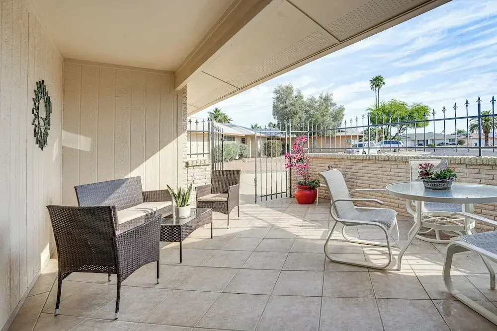 Walk to Golf Course: Sun City West Retreat