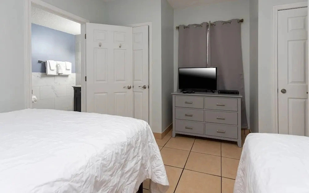 Phoenix X 812 2 Bedroom Condo