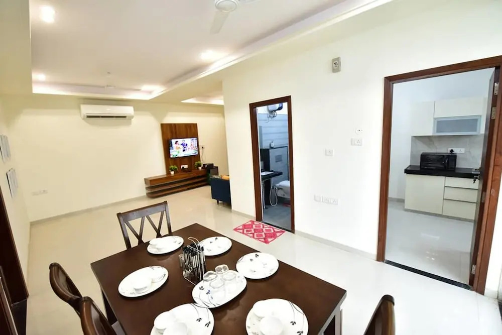 StayEden - Morden Upscale 2BHK Airport