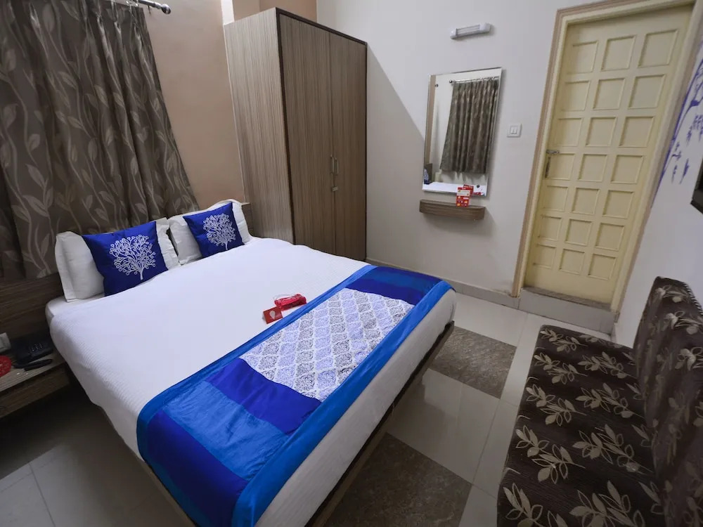 OYO 3996 HKJ Residency