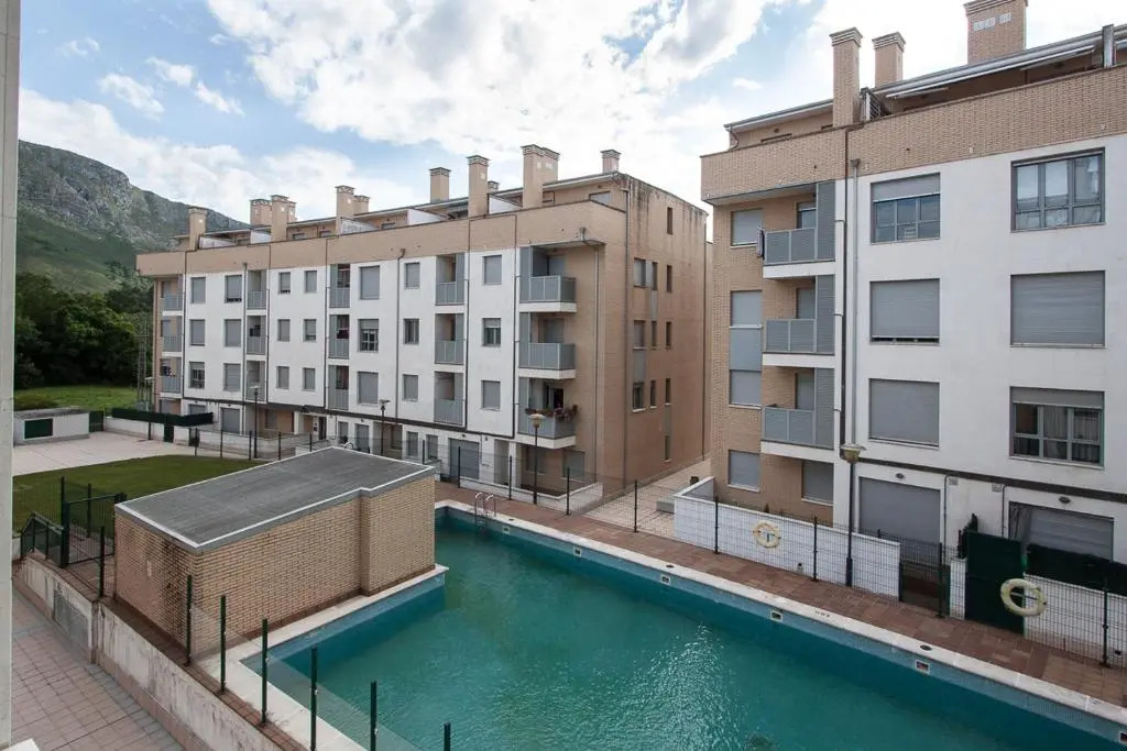 La Piedra L´Osu. Apartamento con piscina. Playa 3 km