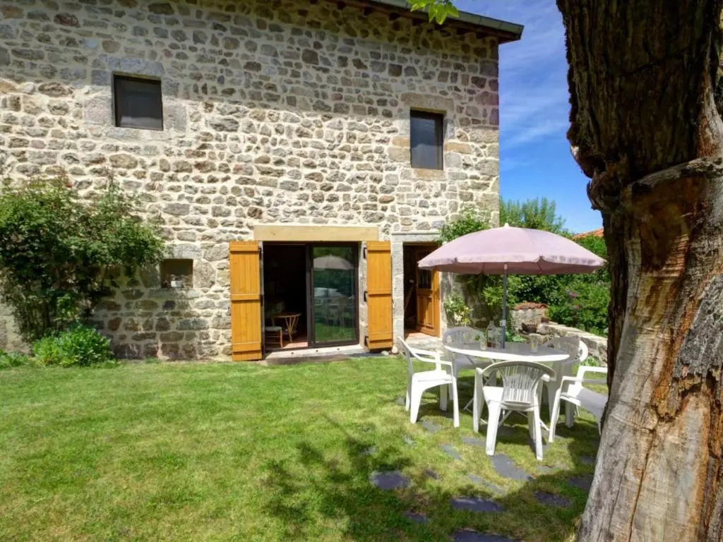 Gîte authentique 6 pers avec jardin à Marols - FR-1-496-1