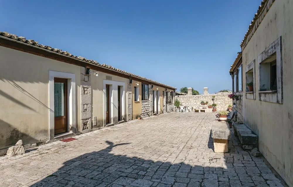 Lovely Home In Ragusa With Outdoor Swimming Pool