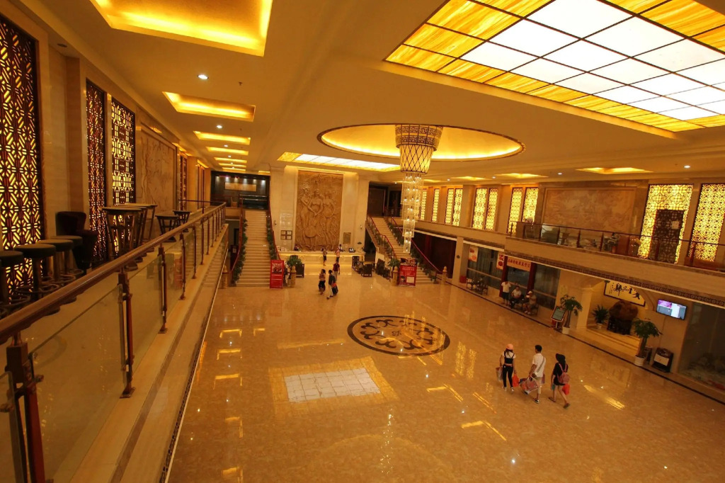 Vienna International Hotel（Guangxi Guilin Yangsuo West Street and Ten-mile Gallery）