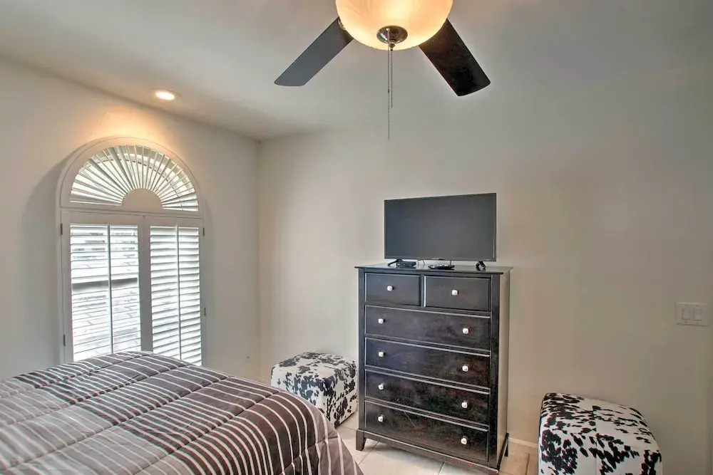 Game Room, Fire Pit & Putting Green: Glendale Home