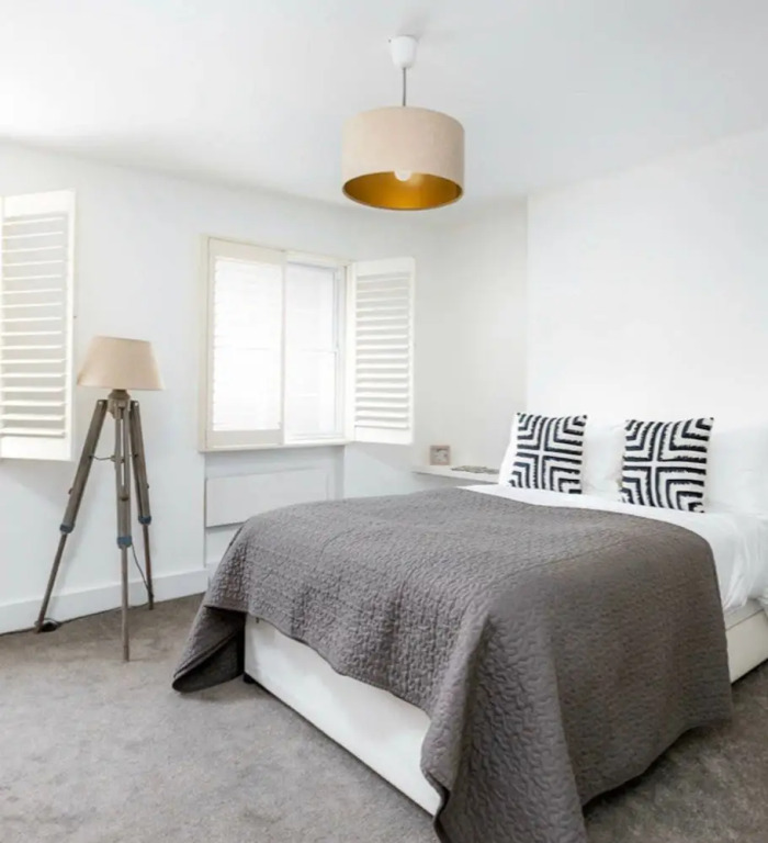Rustic 2 Bed Maisonette Over 3 Floors In Goodge St