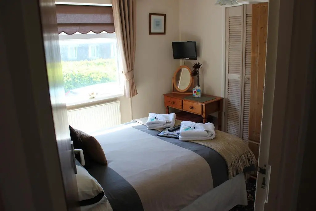 Rolling Waves Hotel - Guest house