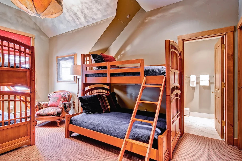 Villa Montane by East West Hospitality