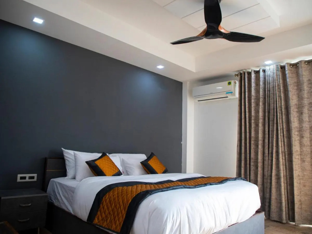 Dev Royale Hotel