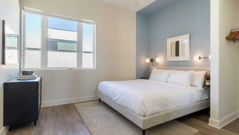 Sleeps 24 Game Rooms, Murals, Balconies Soundcheck & Vinyl House by Avantstay