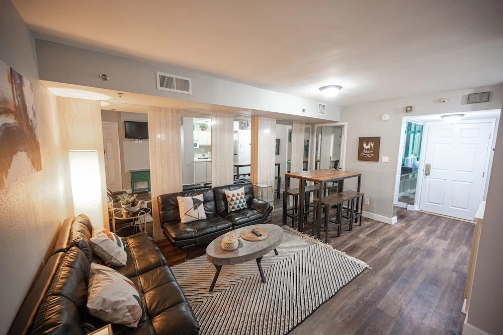 Stay Together on The Strip - 3 Bed Condo