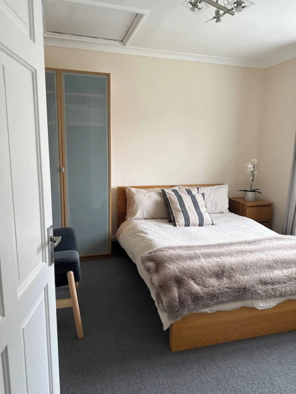 Bright 3-bed House · 6 Min to Elizabeth Line