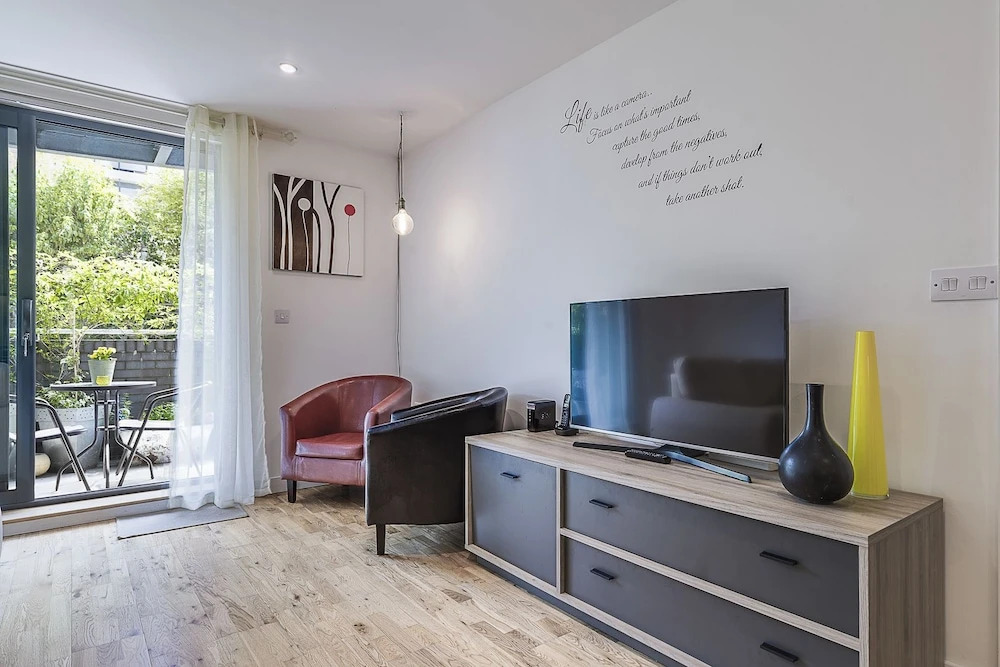 Contemporary in Borough