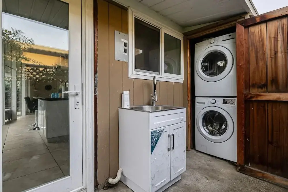 Entire 3br House With Playground