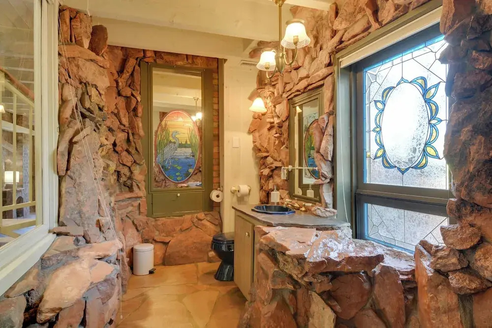 Unique Sedona Home w/ Mountain Views & Guest House