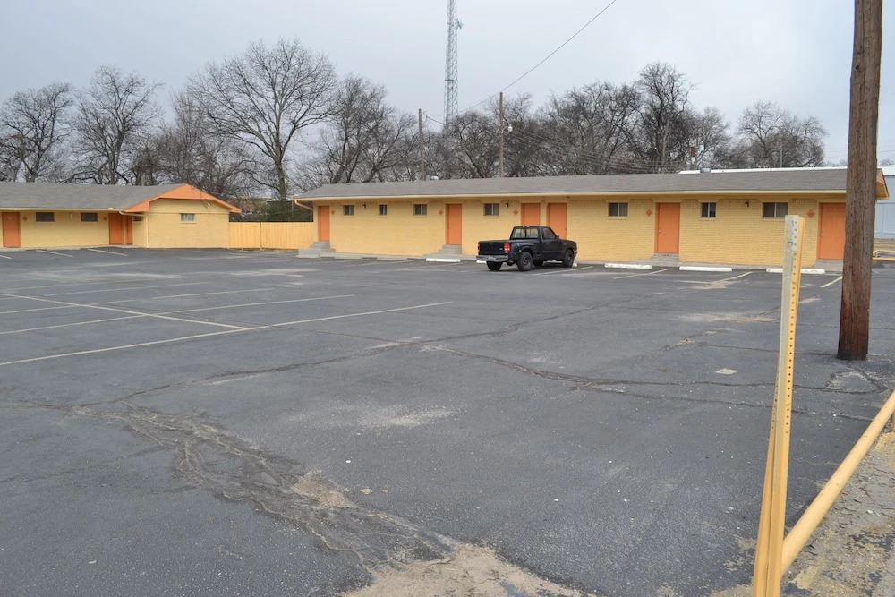 Lake Country Motel