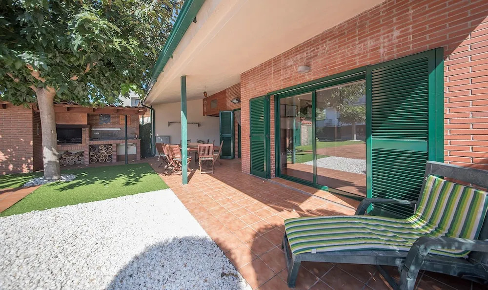 Modern House For Families (R77)