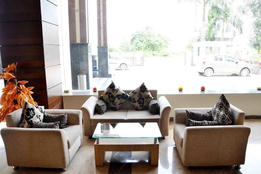 OYO 1378 Hotel Megdoot
