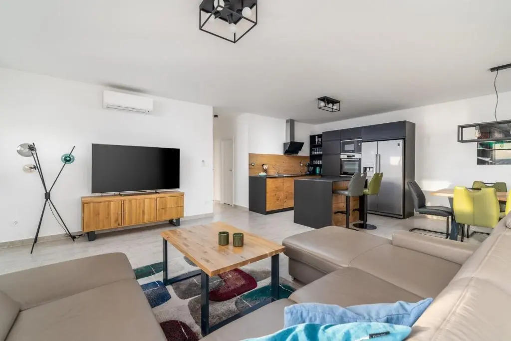 Seaview Villa Big Blue with 32sqm heated pool, 4 bedrooms, and 3 bathrooms