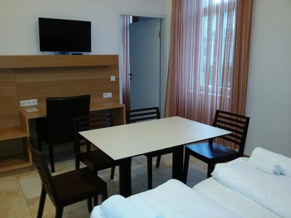 Hotel Aton