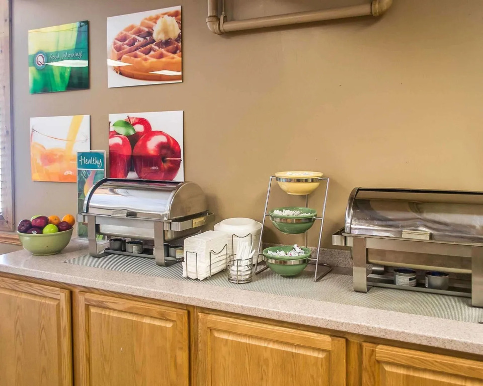 Cedar Stables Inn & Suites