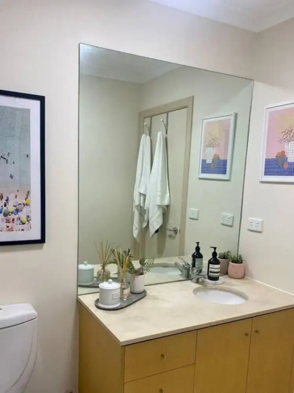 Morgan Place Central Melbourne CBD Apartment on Flinders Lane Late Check-out Complimentary Welcome Hamper