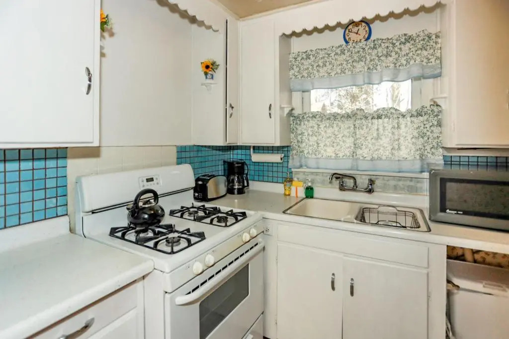 Eagles Cottage - 1975 by Big Bear Vacations