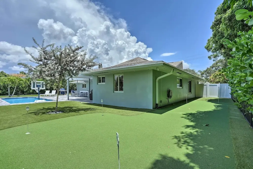 Jupiter Home w/ Private Pool & Putting Green!