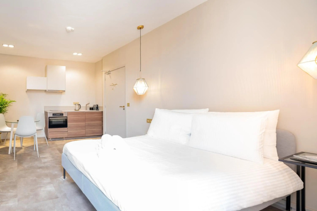 The Den Newly Build Apartment 7-Minutes From Rotterdam City Central Station
