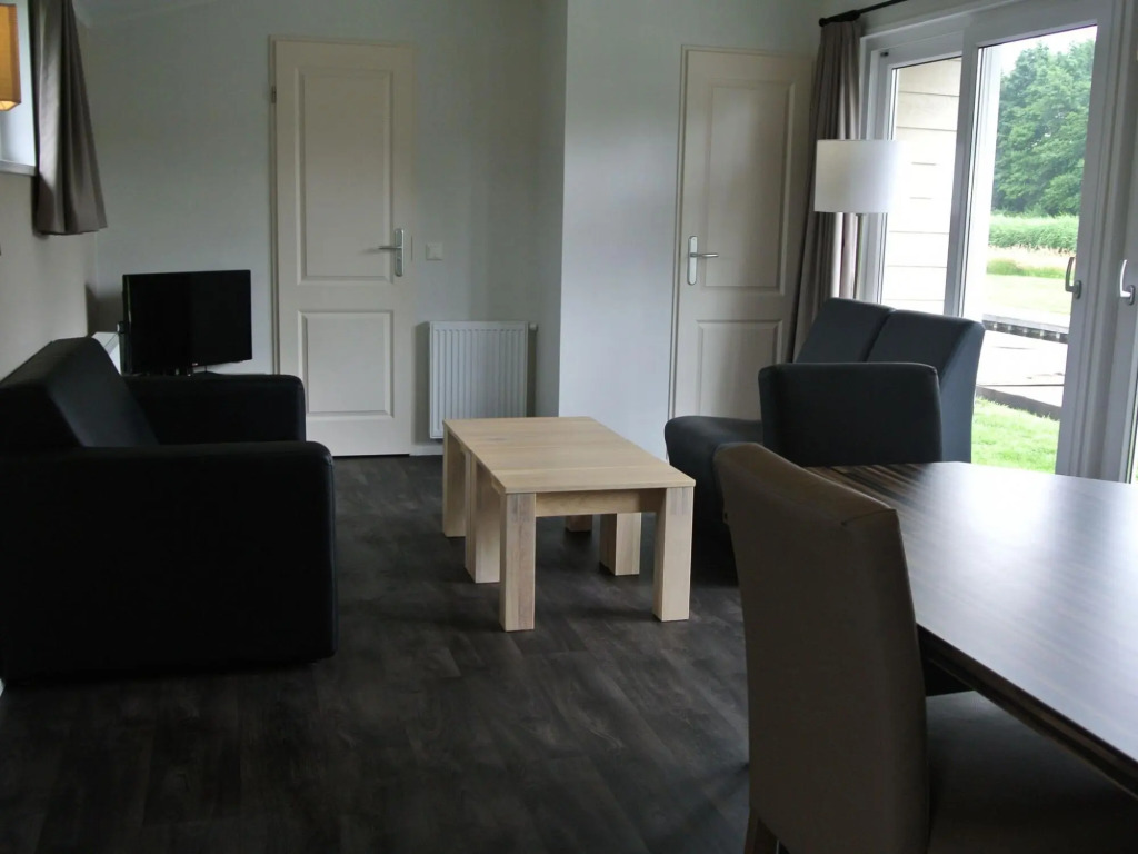 Cozy Chalet With Sloop in Giethoorn