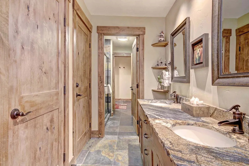 1710 The Willows 1 Bedroom Condo by RedAwning