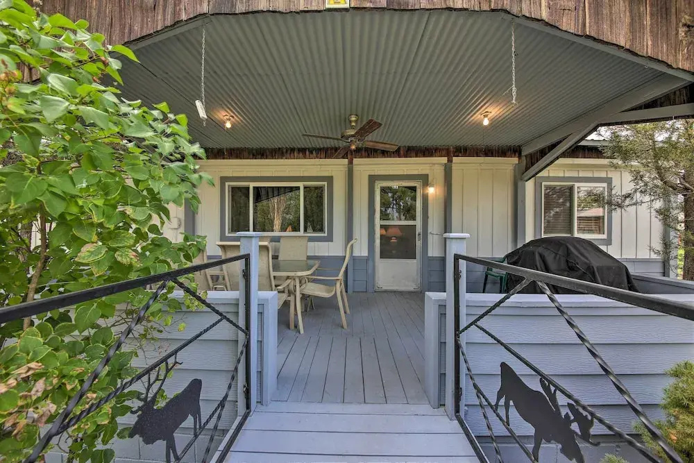Woodsy Riverfront Retreat in Trout Creek Montana!