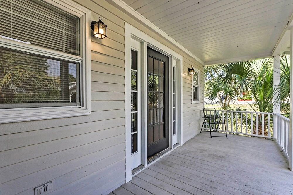 Haines City Studio: Walk to Shopping & Dining!