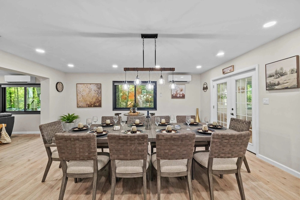 Near Ski Resorts With Hot Tub Game and Movie Room