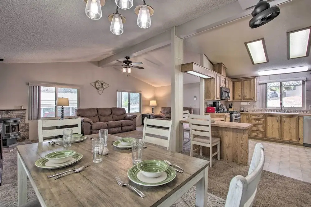 Family-friendly Home ~ 1 Mi to Kern River!