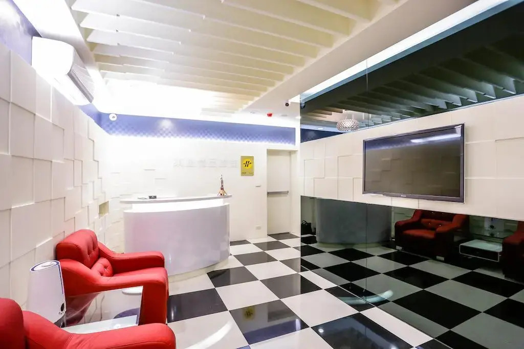 Jade Hotel