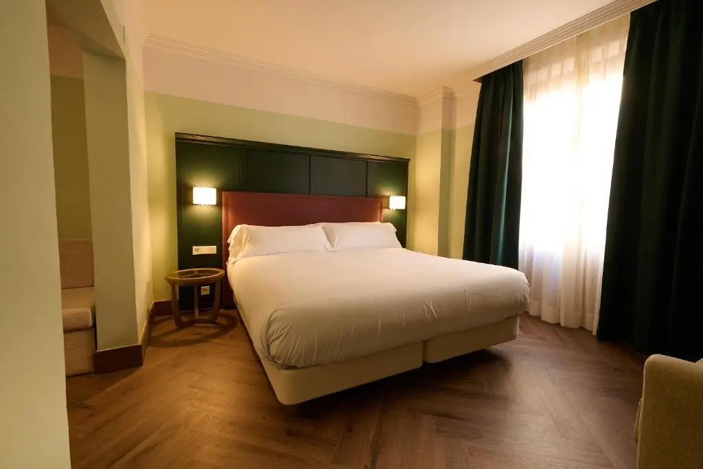 Honest Granada Hotel