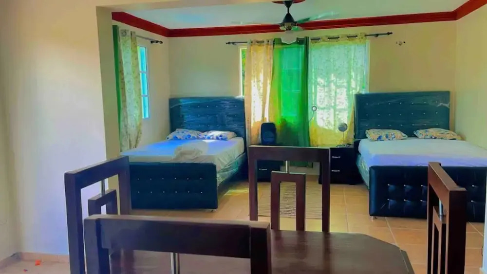 Lovely 2 Bedroom Condo With Pool And Hot Water